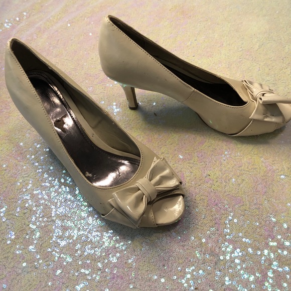 Rampage silver sparkle strappy ankle high heels & beige bow open toe shoe bundle - Picture 6 of 6
